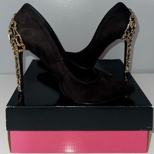 Women’s Pointed Toe Pumps - Black Suede | Size 10